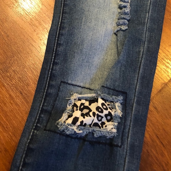 Lucky + Blessed Jeans. Size 4, Skinny Jeans. Comes with leopard patches on front - Picture 6 of 16